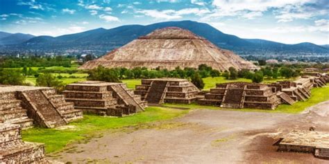 La Sublevación de los Teotihuacanos: Un Vistazo al Desmoronamiento de un Gigante Mesoamericano y la Ascensión de Palenque