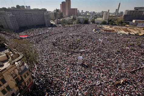 La Revolución Egipcia de 2011: Una Primavera Árabe que sacudió las estructuras del poder y dejó una herencia ambigua